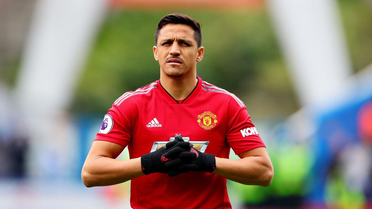 The 35-year old son of father José Delaigue and mother(?) Alexis Sánchez in 2024 photo. Alexis Sánchez earned a 11.5 million dollar salary - leaving the net worth at 30 million in 2024