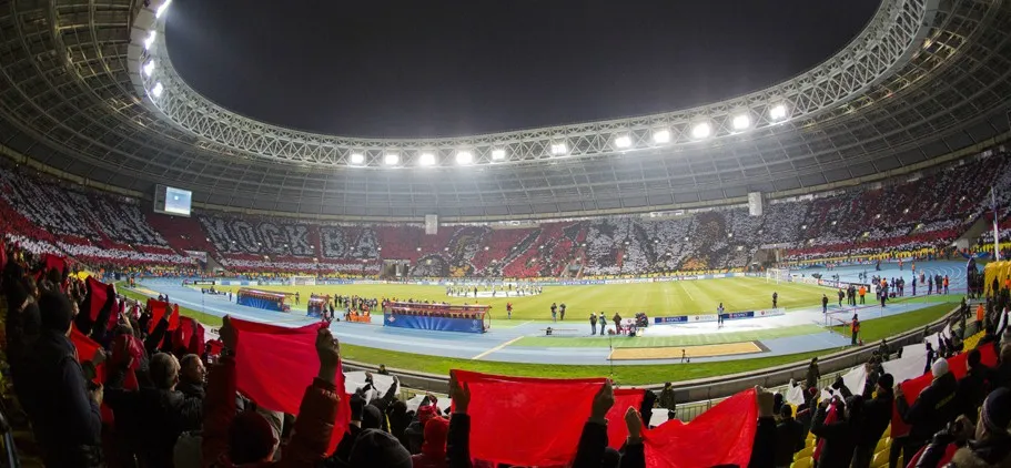 kak vse ustroeno devushka bolelshik