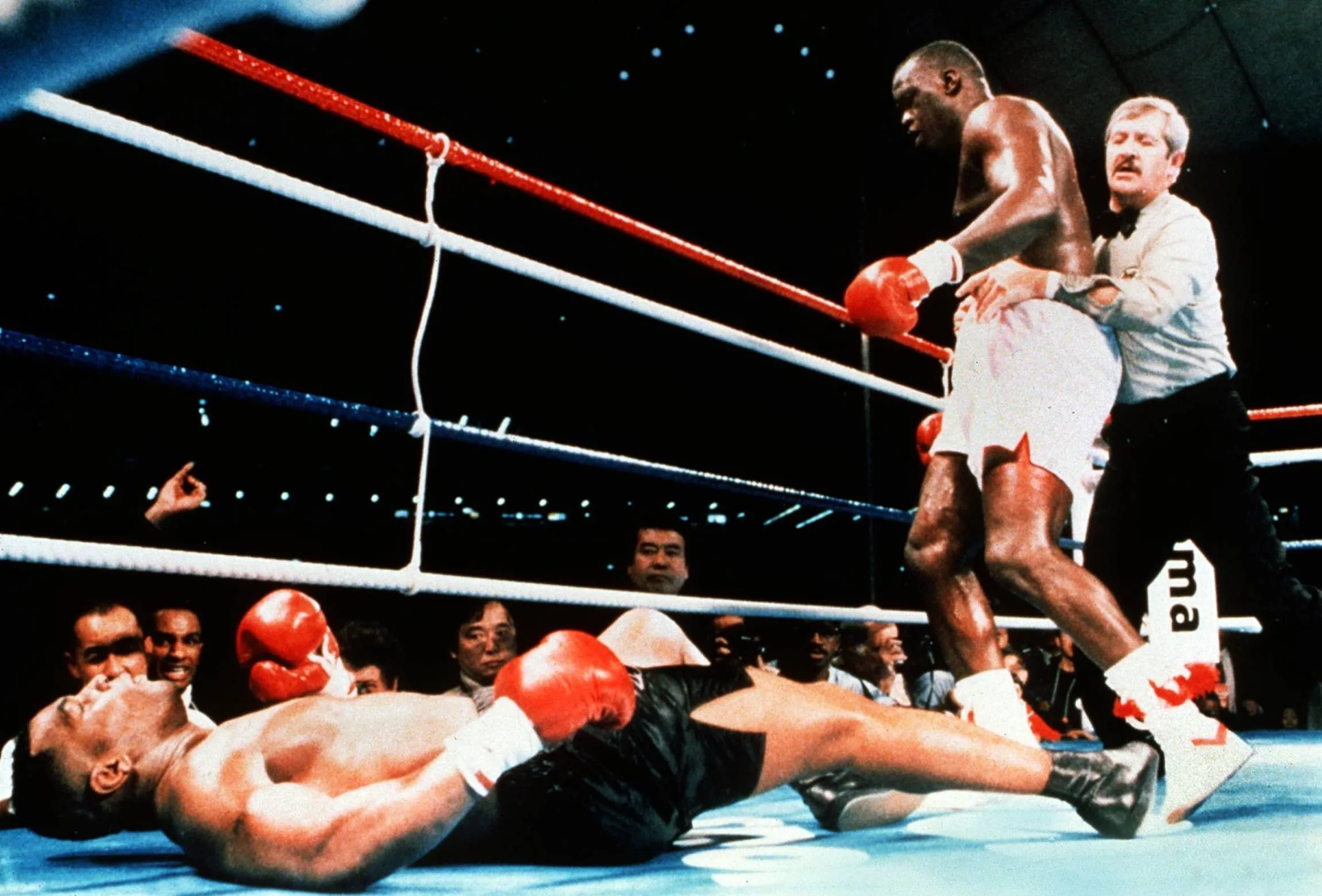 Heros Improbables James Buster Douglas Le Faire Valoir Qui A Terrasse L Invincible Tyson Eurosport