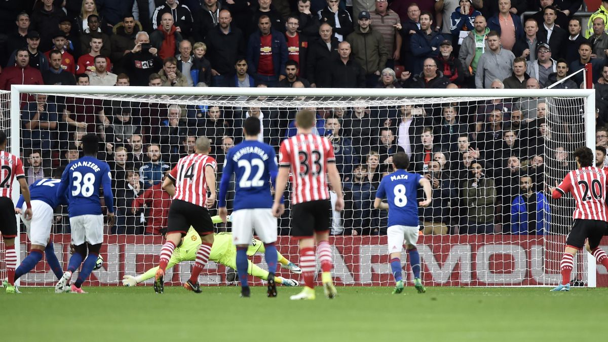 Sergio Romero saves penalty as Manchester United hold ...