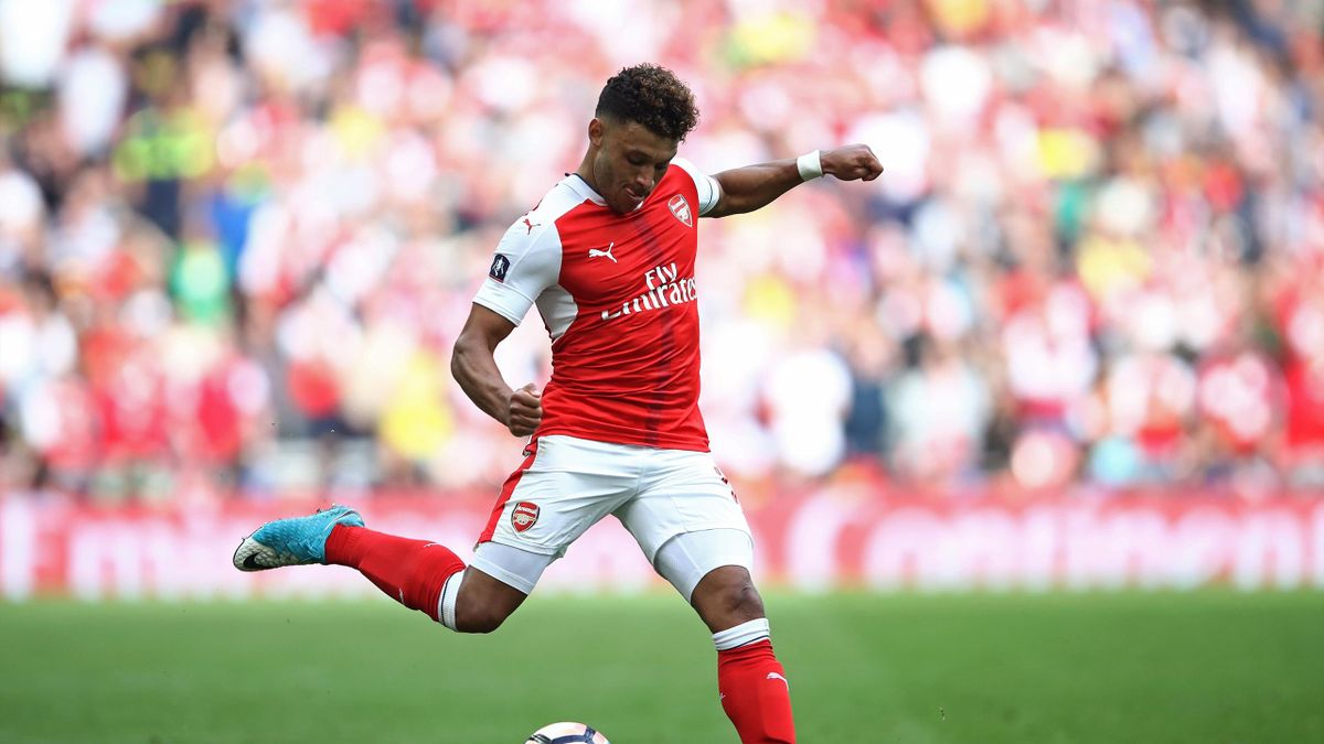 Alex Oxlade-Chamberlain to be offered new £100,000-a-week Arsenal contract - reports - Premier ...