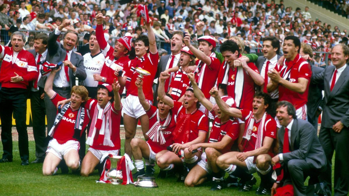  Manchester United players Bryan Robson, Paul McGrath, Gordon Strachan, Frank Stapleton, and Jesper Olsen celebrate winning the FA Cup Final at Wembley Stadium in 1985.