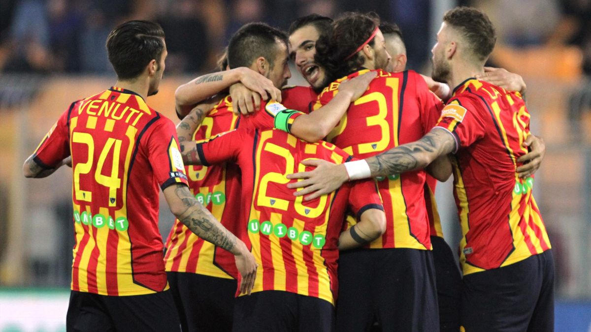 Il Lecce cala il poker sul Carpi e aggancia in vetta il ...