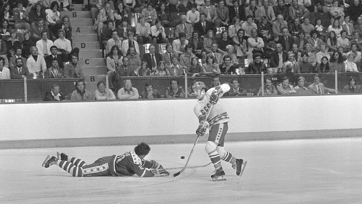 Борис Александров в матче против США на Кубке Канады-1976