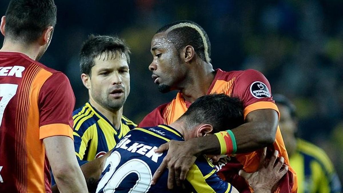 Emre Belözoğlu'dan bir küfür vakası daha - Süper Lig 2014 ...