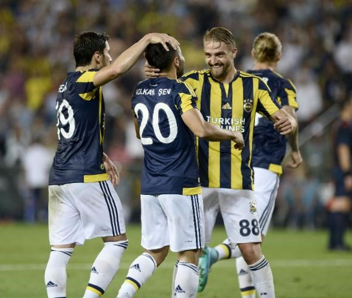 UEFA Avrupa Ligi kura çekimini canlı izle. Beşiktaş ve Fenerbahçe'nin