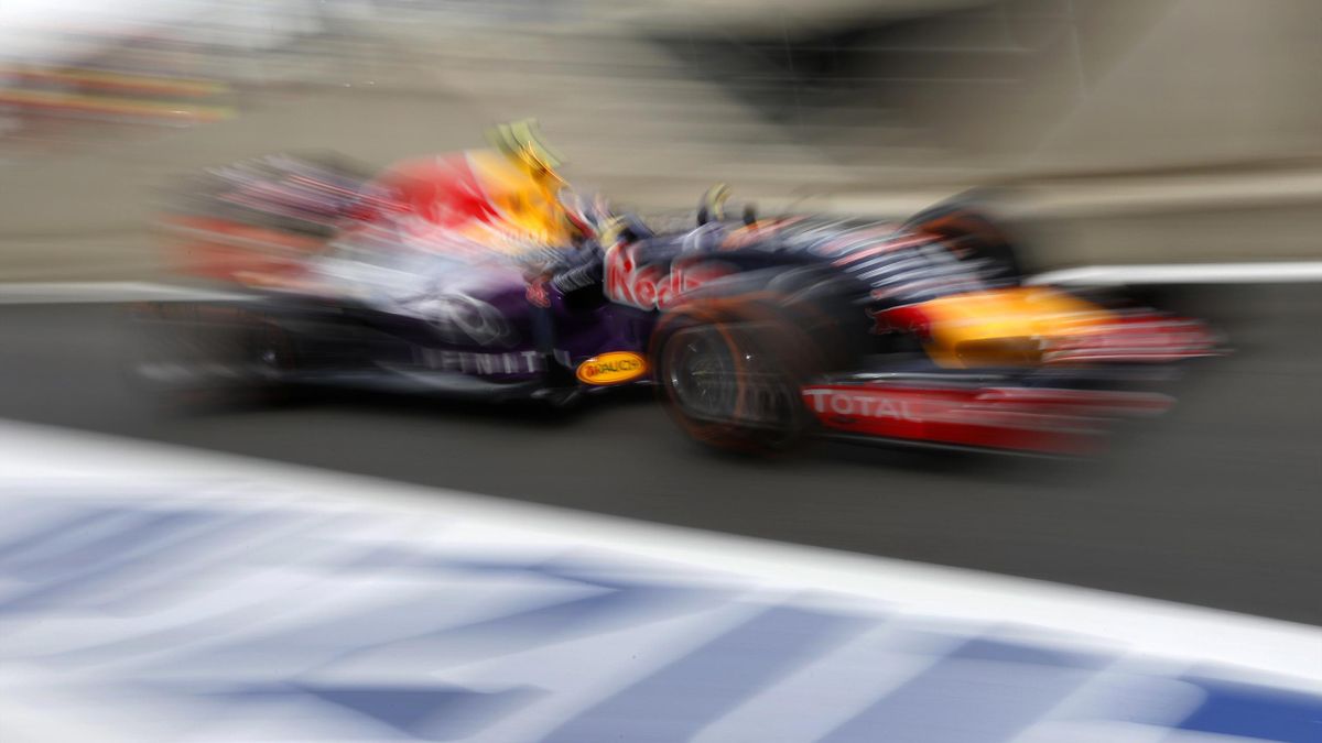 Aston Martin In F1 Talks With Red Bull Over Mercedes