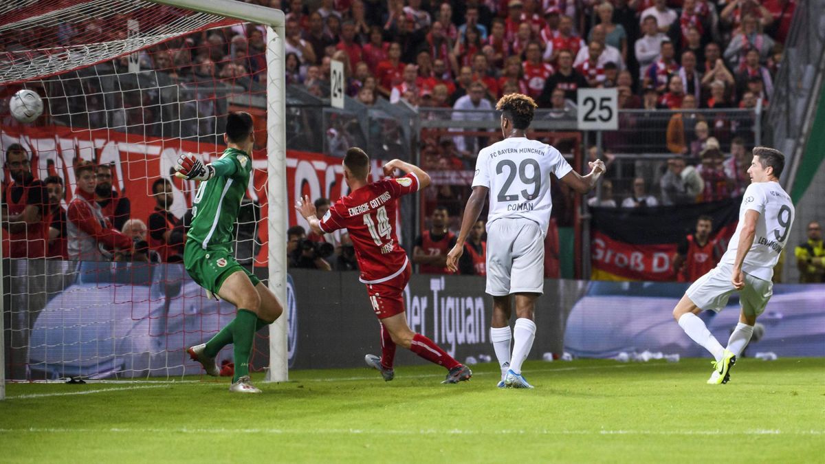 DFB-Pokal | FC Bayern gewinnt Pokalspiel bei Energie ...