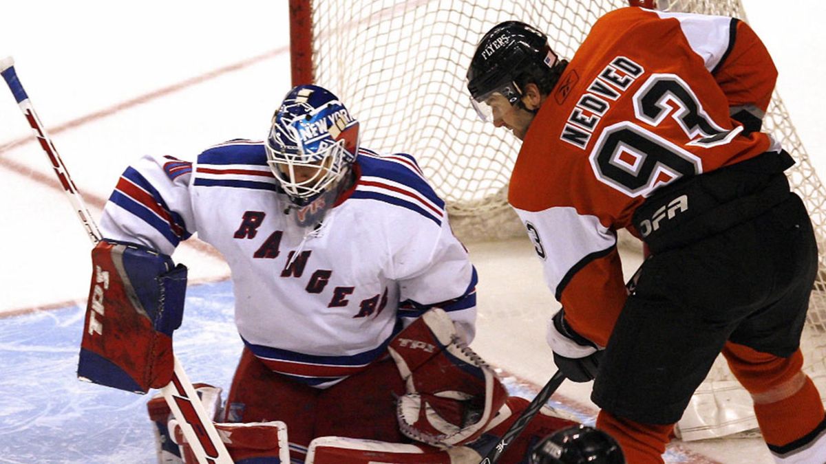 Shanahan Lifts Rangers in a Shootout - The New York Times