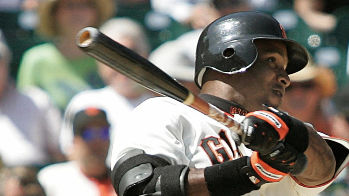 Barry Bonds' final hit in the Major Leagues 