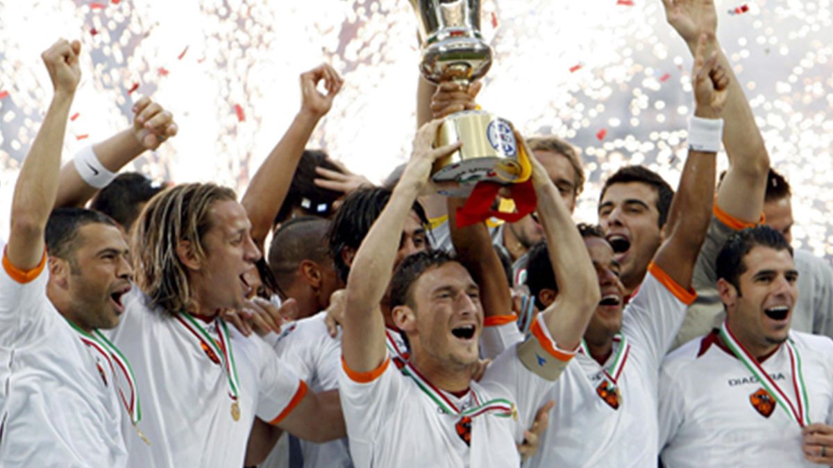 Roma lift Coppa in Milan - Eurosport