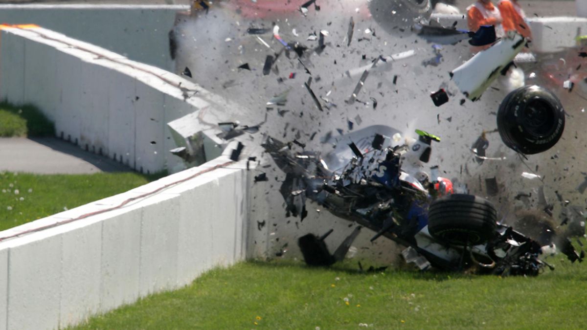O impressionante acidente de Robert Kubica durante o GP do Canadá de Fórmula 1, Montreal, em 2007 - by youtube