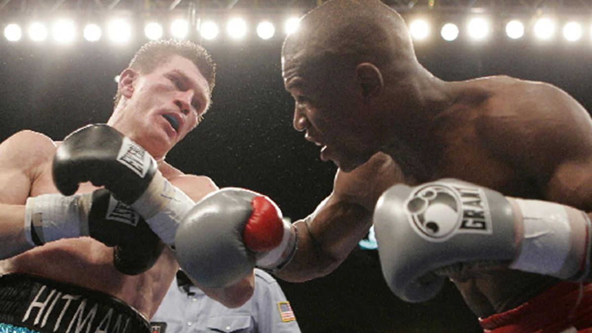 Hatton refused entry to US for Mayweather fight
