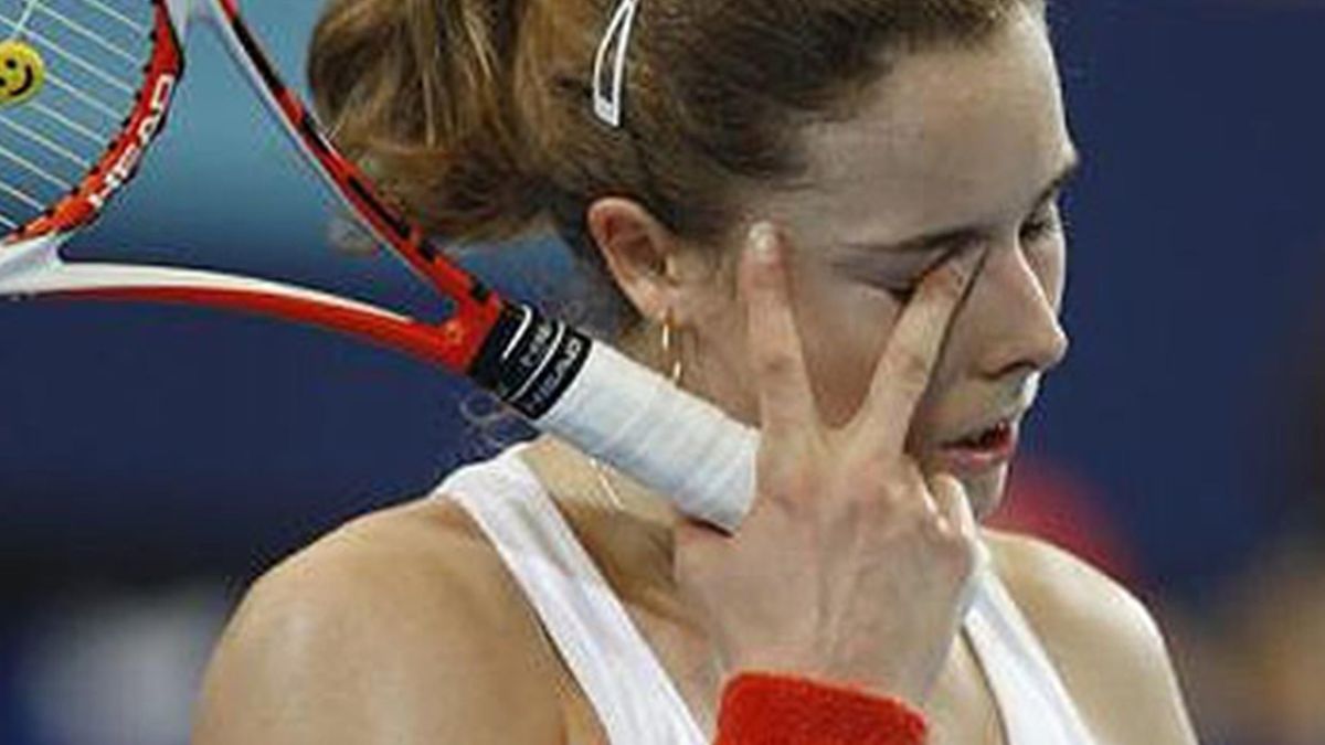 TENNIS 2009 Hopman Cup France's Alize Cornet struggles to stay awake during her singles rubber against Taiwan