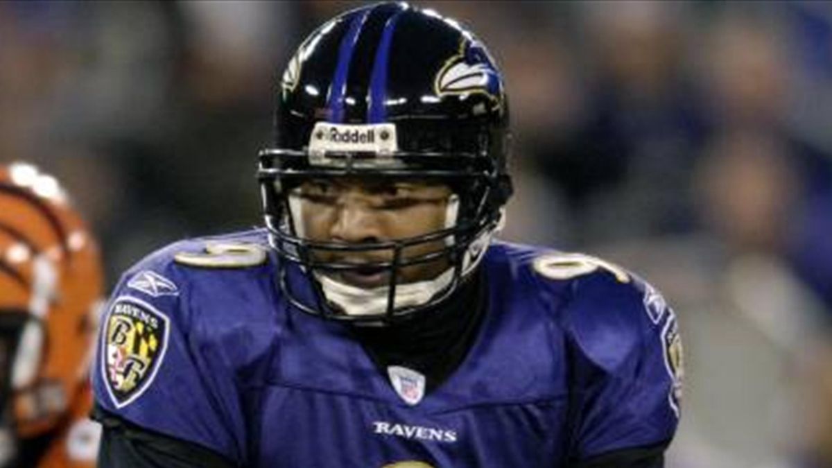 Former NFL QB Steve McNair shot dead in Nashville