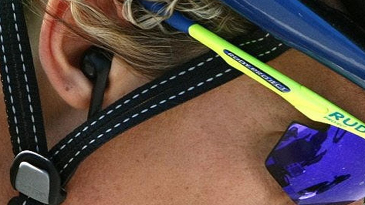 Earpiece ban lifted Eurosport