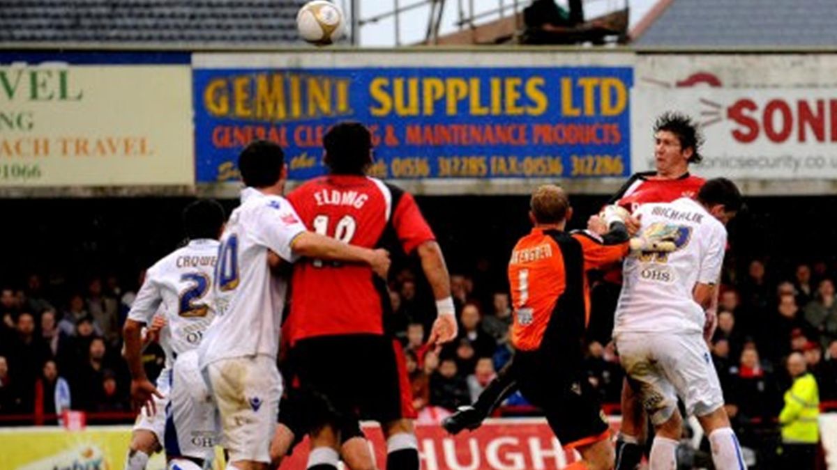 Leeds survive scare Eurosport