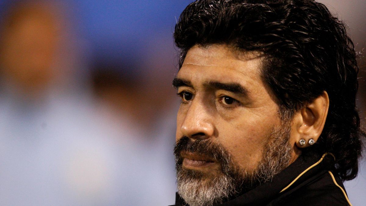 Maradona swears at victim - Eurosport