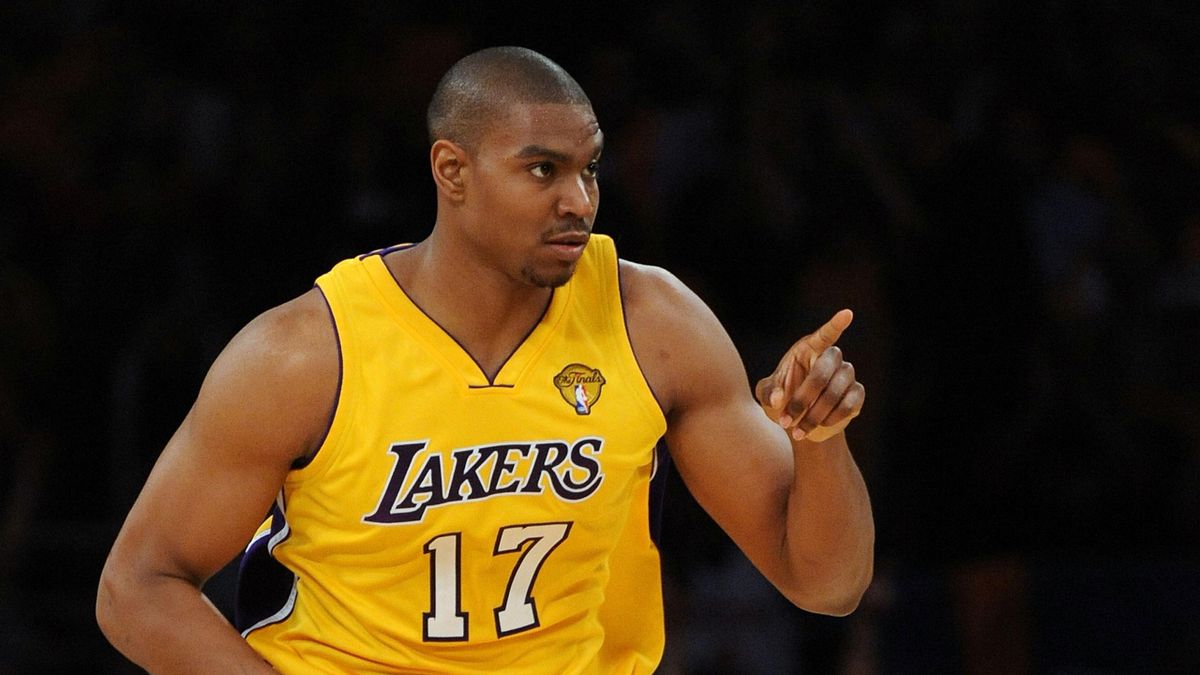 Some Life Blog: Andrew Bynum: Tuck in Your Shirt!