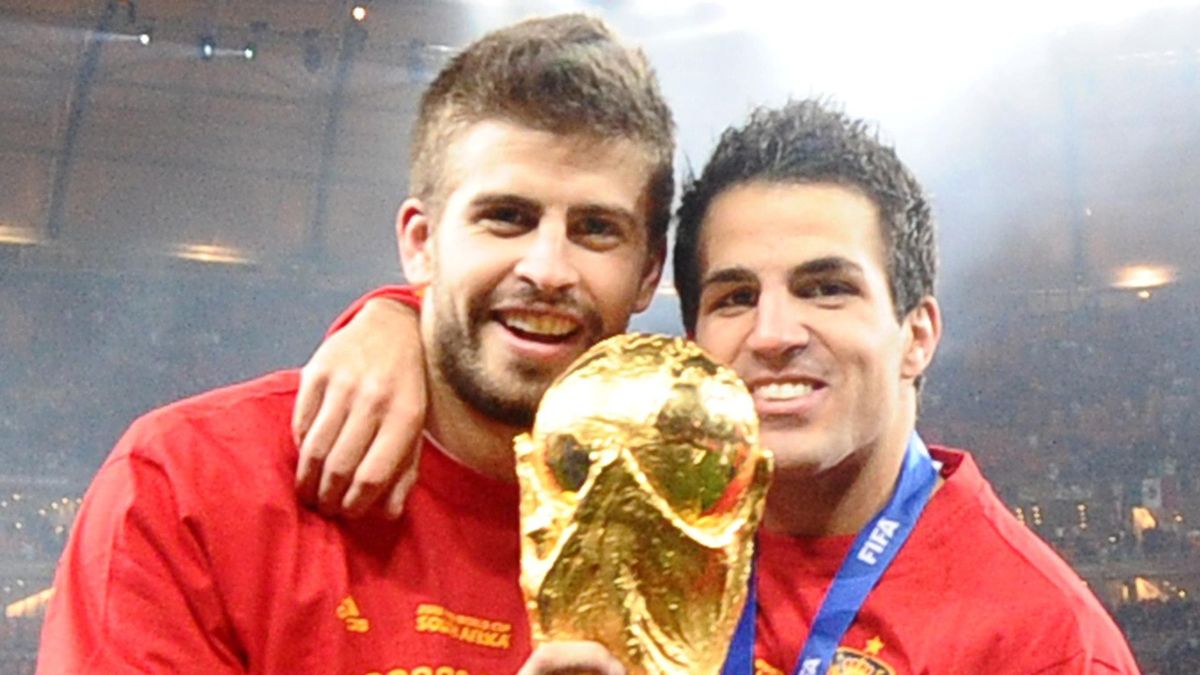 FOOTBALL Gerard Pique and Cesc Fabregas of Spain hold the World Cup