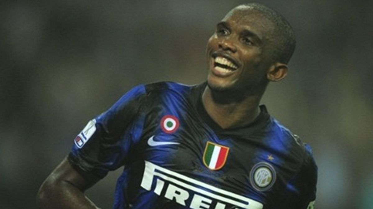 Inter Milan's Samuel Eto'o reacts after scoring his second goal during the Supercup football match against AS Roma at the San Siro Stadium in Milan on August 21, 2010