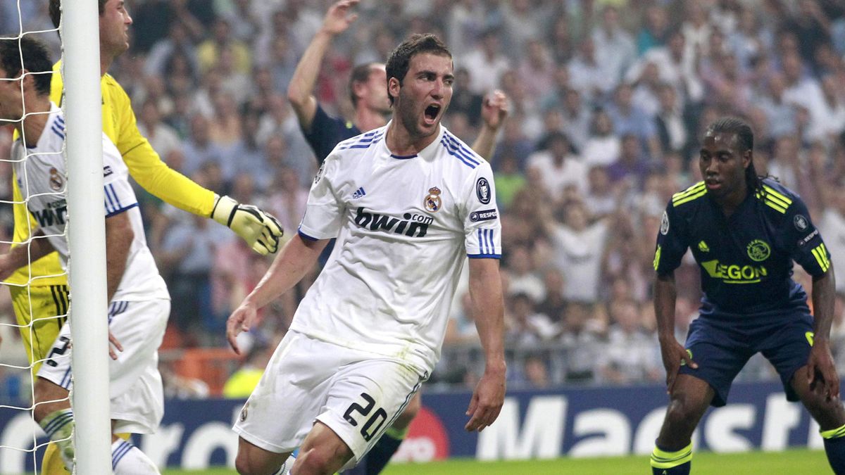 Real Madrid's Gonzalo Higuain (C) celebrates after scoring a goal against Ajax during their Champions League Group G soccer match at the Santiago Bernabeu stadium in Madrid, September 15, 2010
