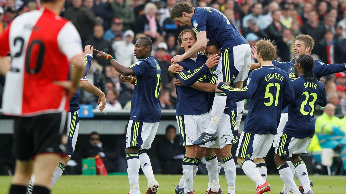 Round Up Ajax Go Top Eurosport