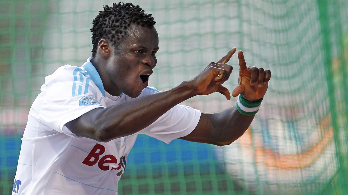 Marseille's Nigerian defender Taye Taiwo celebrates
