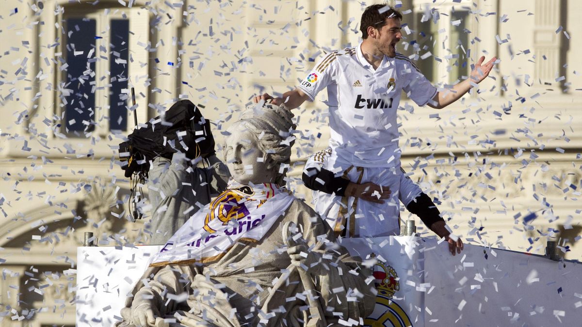 Real Madrid Fans Celebrate Eurosport Real madrid won the league for a record 32nd time in la liga history after. real madrid fans celebrate eurosport