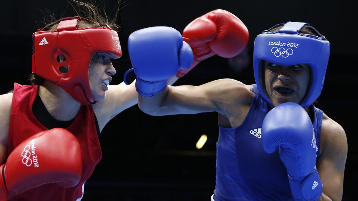 Ireland's Katie Taylor (L) fights Britain's Natasha Jonas during their quarterfinal Women's Light (60kg) boxing match at the London Olympic Games August 6, 2012