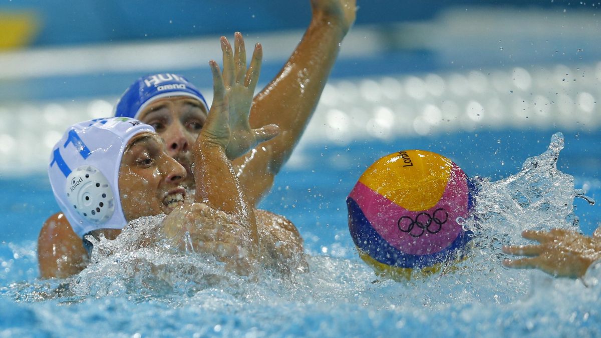 Italy's Matteo Aicardi (L) battles Hungary's Marton Szivos for the ball during their Men's Quarterfinal water polo match during the London 2012 Olympic Games August 8, 2012.