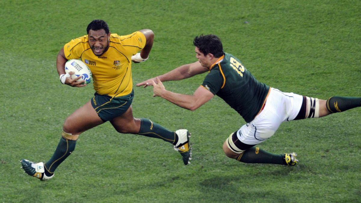 Australia Wallabies' Sekope Kepu (L) avoids South Africa Springboks' Francois Louw as he runs with the ball behind the try line during their Rugby World Cup quarter-final match at Wellington Regional Stadium October 9, 2011. 