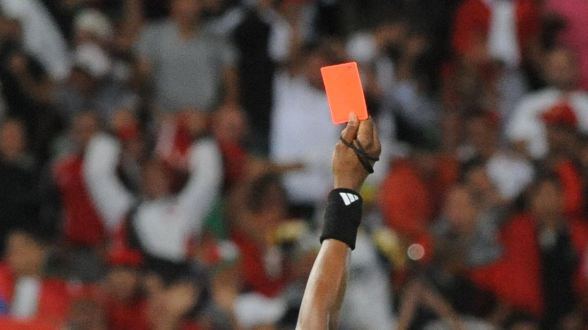 Referee, red card