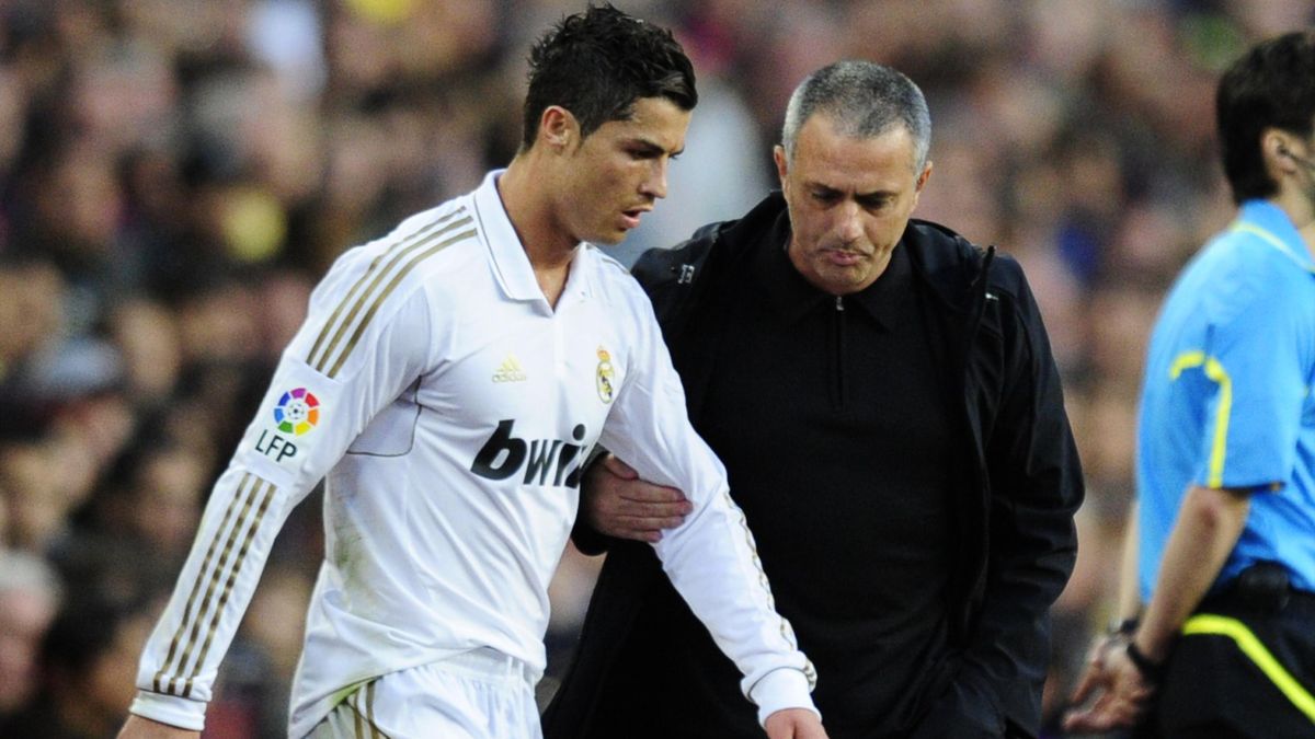 Paper Round: Mourinho bringing Ronaldo to Chelsea - Eurosport