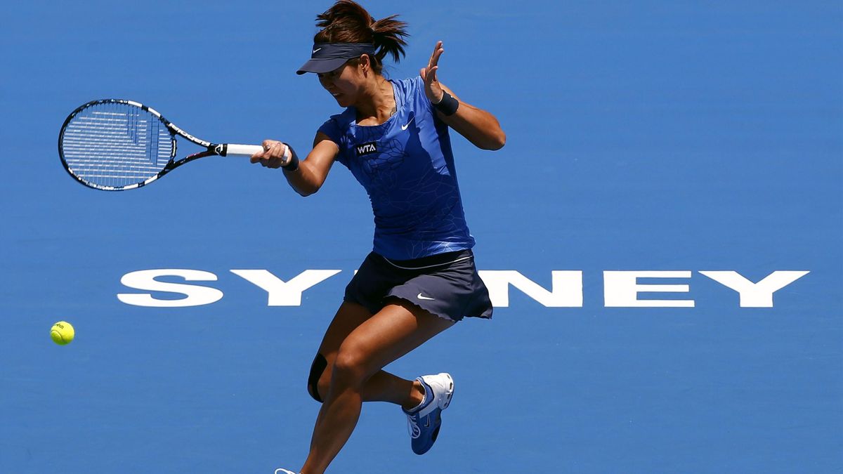 China's Li Na hits a shot during her first round match against Christina McHale of the U.S. at the Sydney International