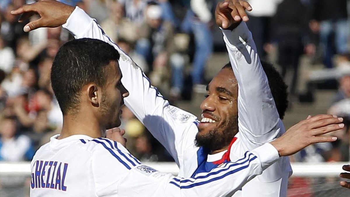 Olympique Lyon's Alexandre Lacazette (R) celebrates with his teammate Rachid Ghezzal (Reuters)