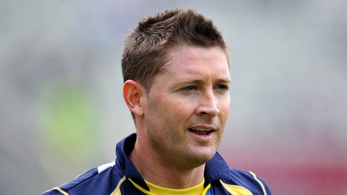 Blonde ambition! Former cricketer Michael Clarke shows off his new platinum  hair | Daily Mail Online