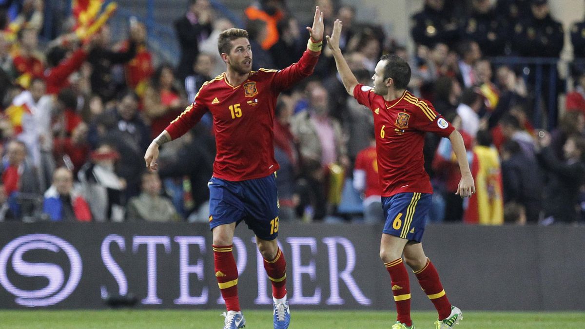 FOOTBALL - 2012 - Espagne - Iniesta - Sergio Ramos