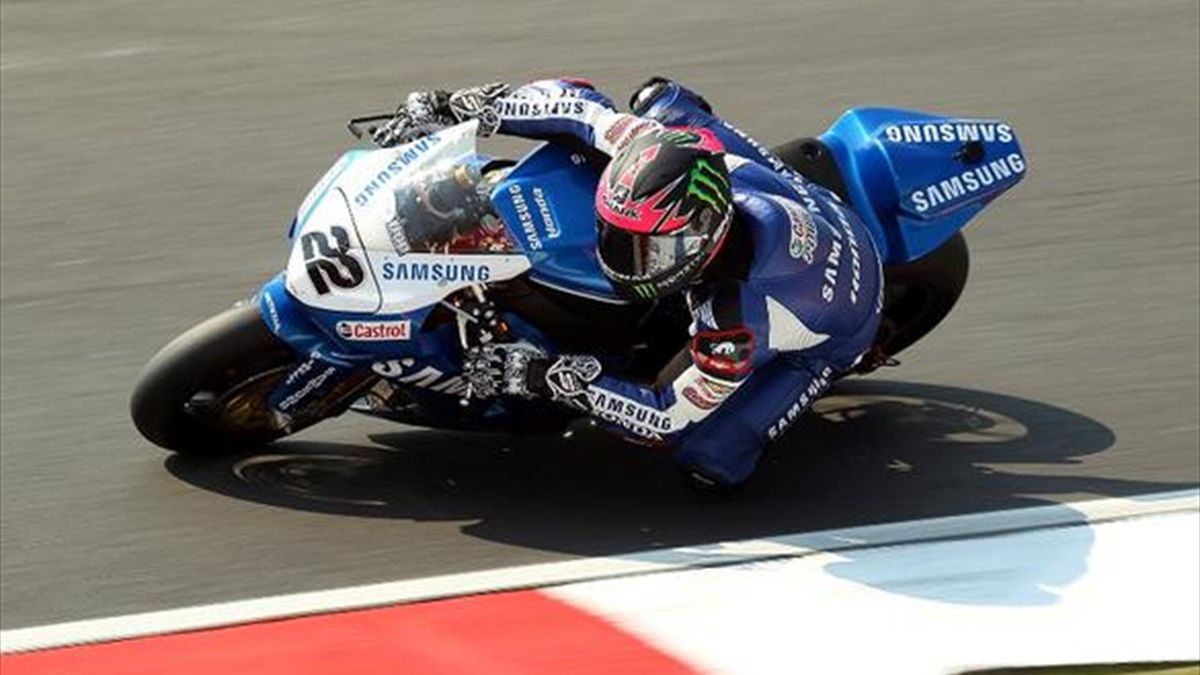 BSB Lap records smashed at the 300 circuit Eurosport