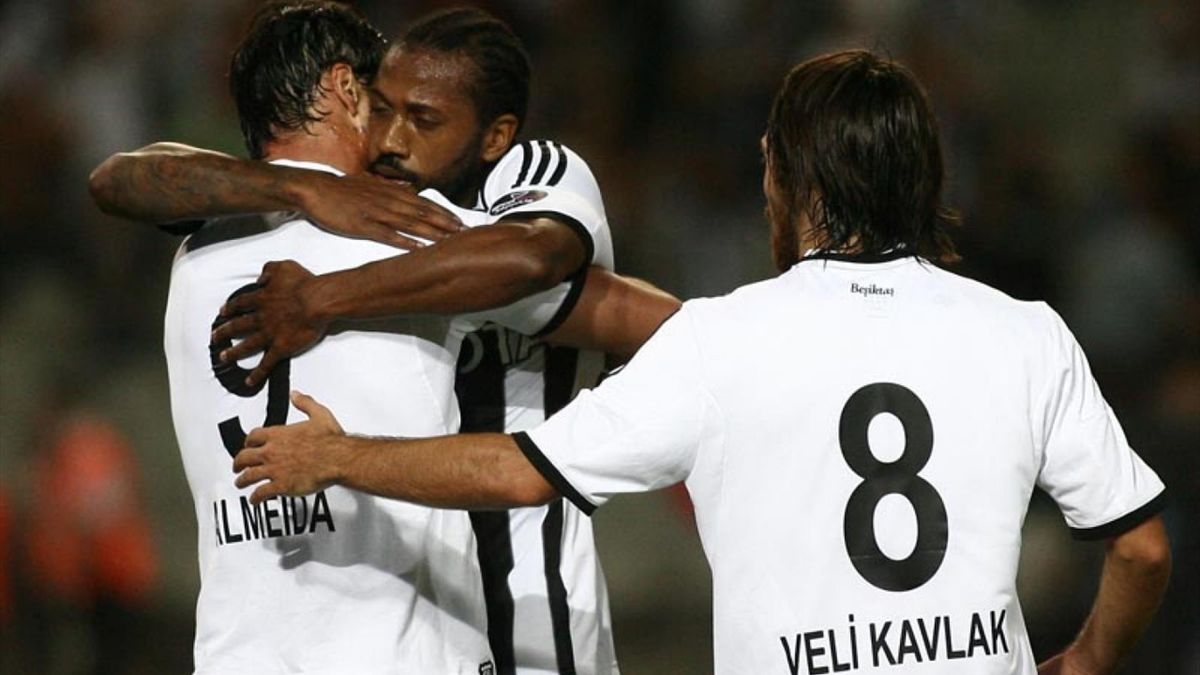 Manuel Fernandes, Hugo Almeida, Veli Kavlak - Beşiktaş