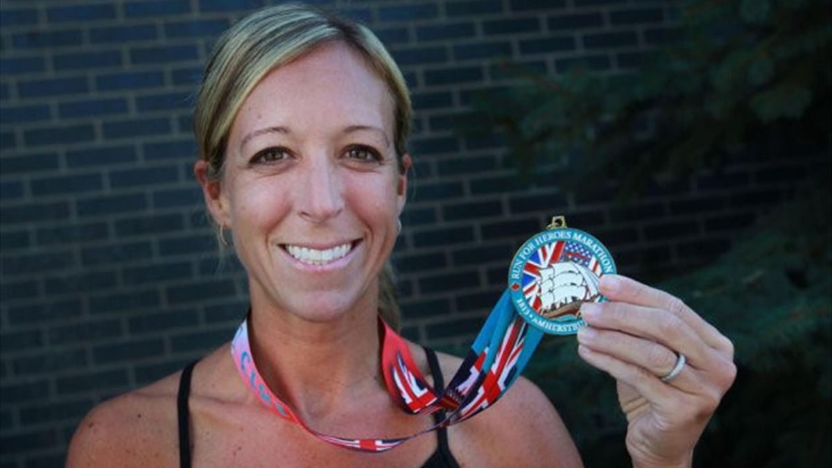 Meredith Fitzmaurice with her winner's medal (Image courtesy of The Windsor Star)