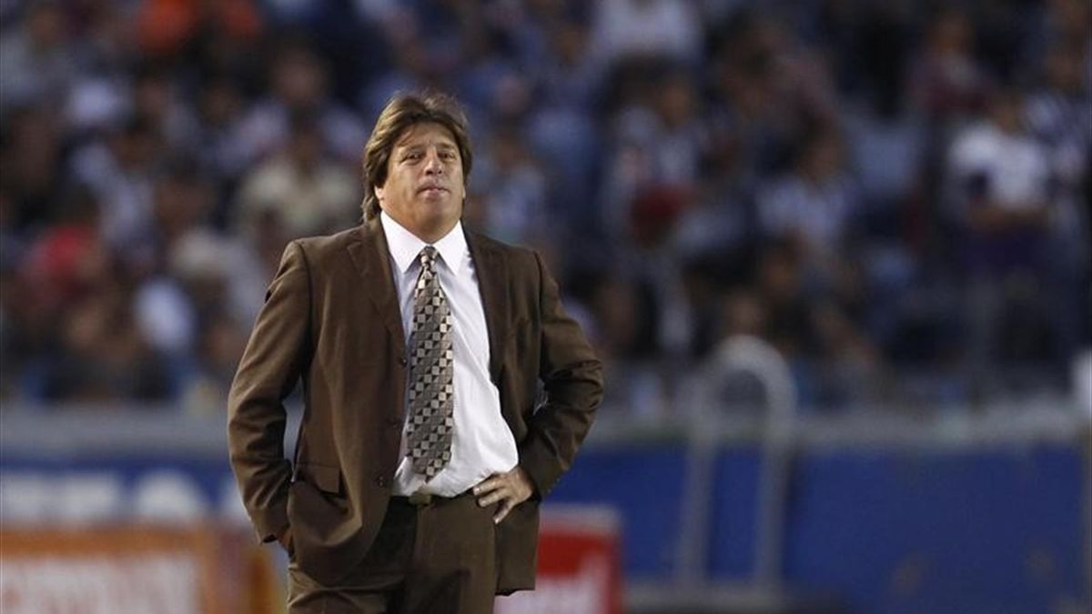 Mexico confirm Herrera as coach for Brazil World Cup finals - Eurosport