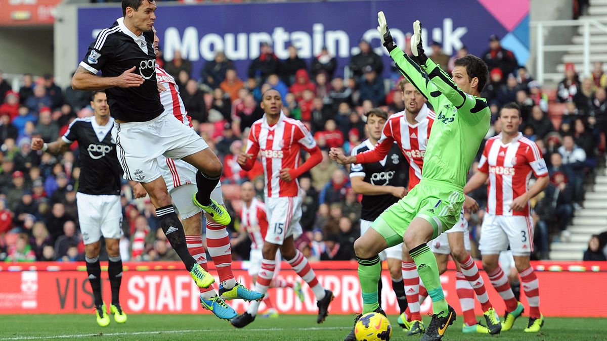 Begovic scores after 14 seconds as Stoke hold Southampton - Eurosport