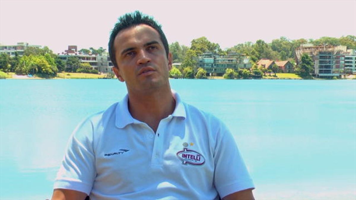 Watch INJURED futsal star Falcao juggle a bottle cap into ...