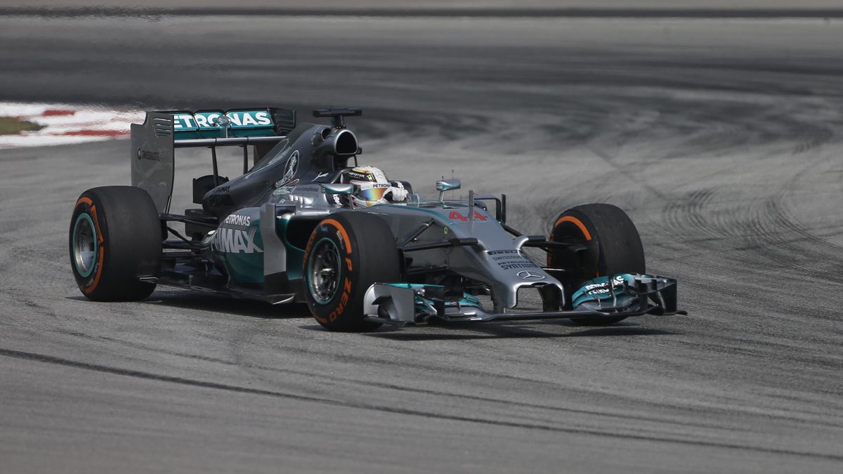 Hamilton fastest in Sepang practice