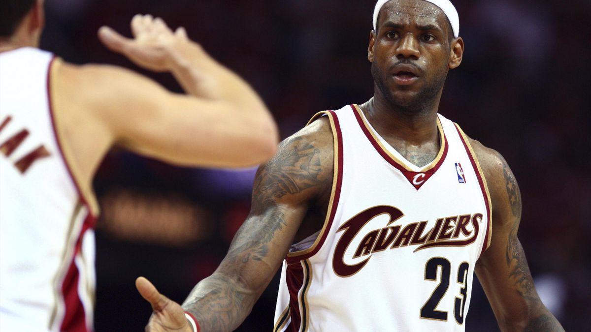 LeBron James says he's returning to Cavaliers