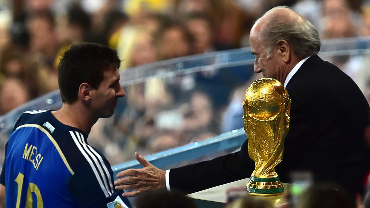 Messi Ballon d'or du Mondial, Blatter ne s'en remet pas - Eurosport