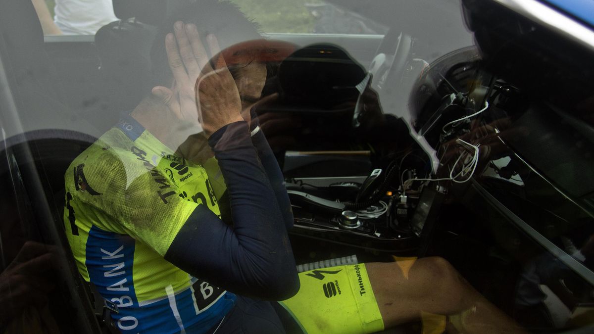 Chute, vélo cassé, fracture : Le calvaire d'Alberto Contador en 15 photos