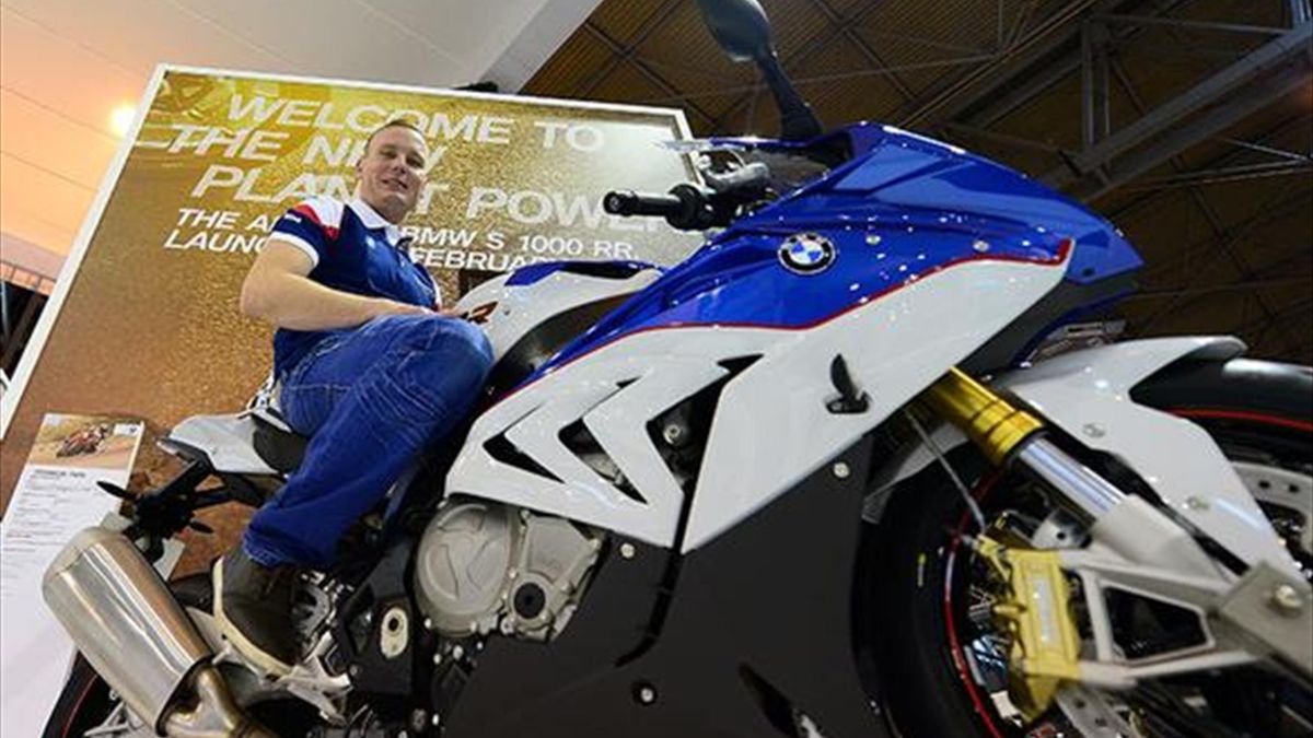 Mcconnell Steps Back Into British Superbikes With Smith S Bmw Eurosport
