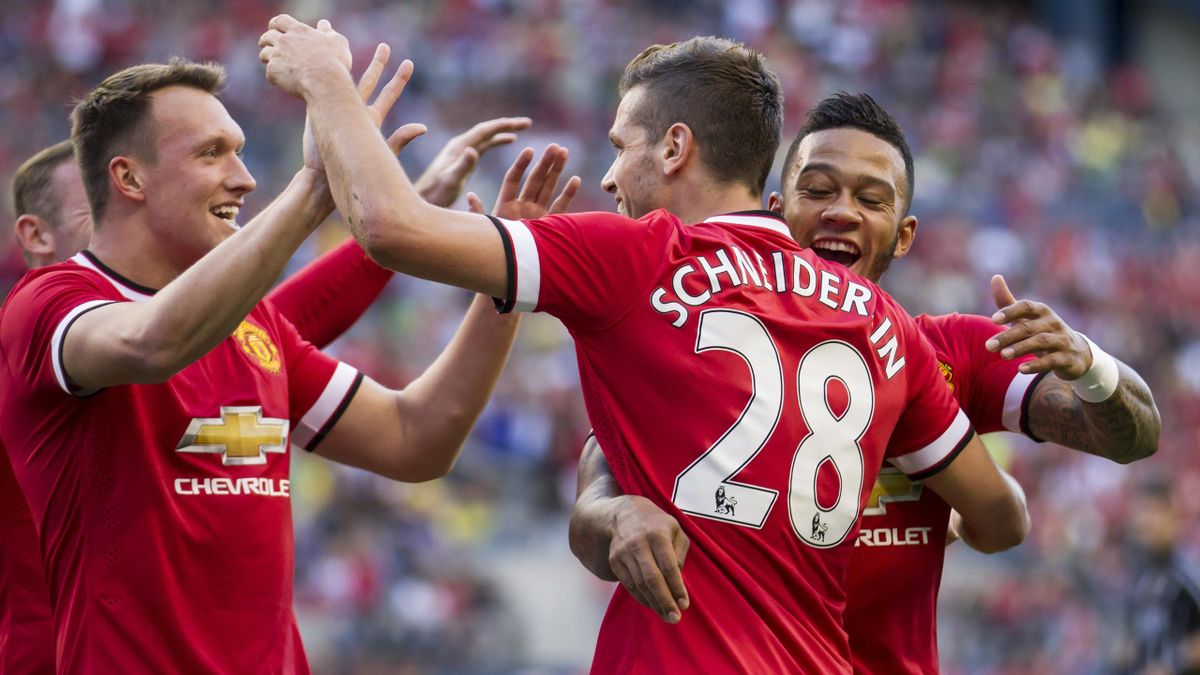 Don't rule Manchester United out of title race Morgan Schneiderlin